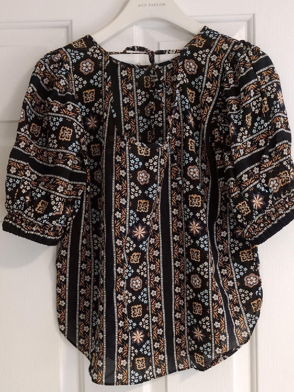 Ann Taylor Black Floral-Print Puff Sleeve Blouse